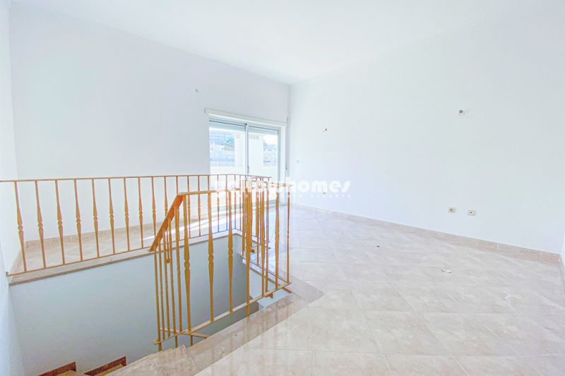 Espaçoso apartamento penthouse T3 Duplex com vista mar em Albufeira